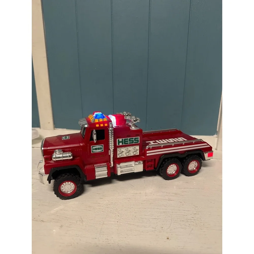 2015 HESS Toy Truck‎ Emergency Tow Truck Lights Red